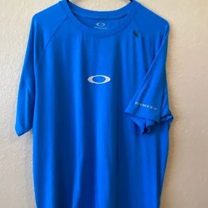 Men’s Oakley Athletic shirt